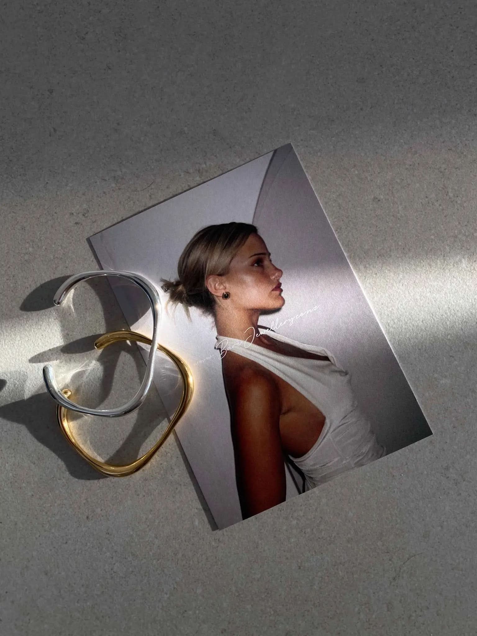 Ava Bangle