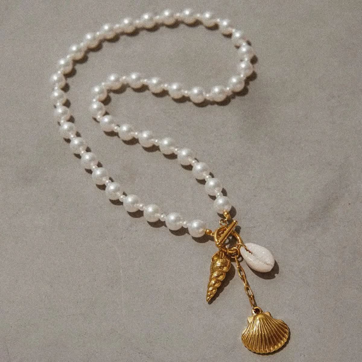 Y-Shape Shell Clasp Necklace