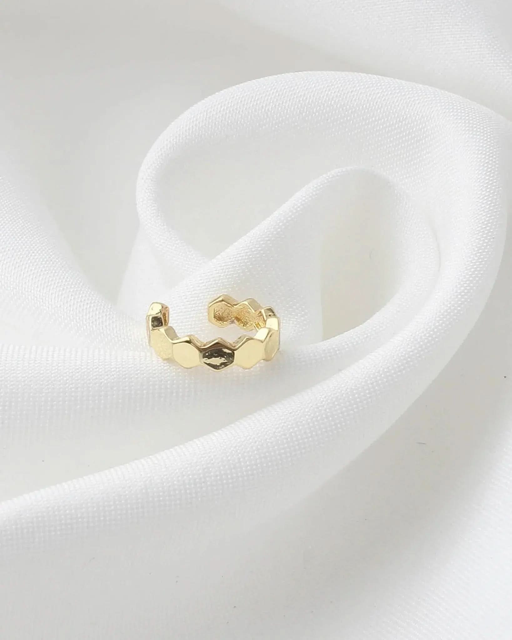 Adinda Earcuff