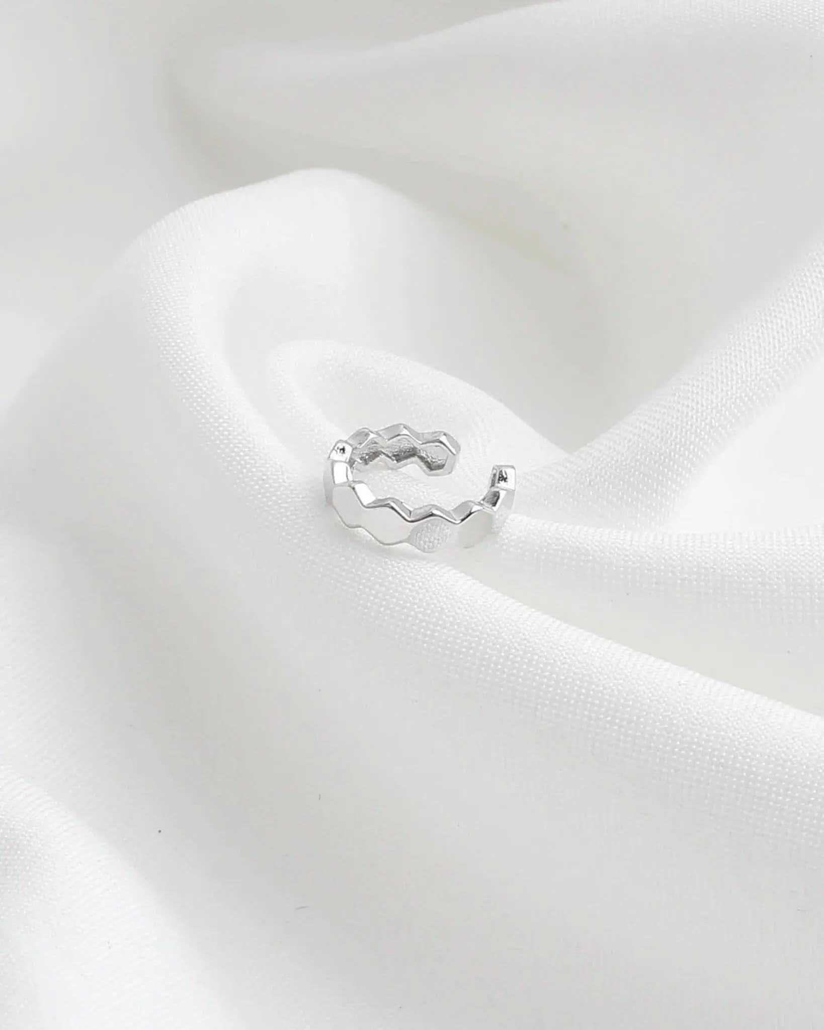 Adinda Earcuff