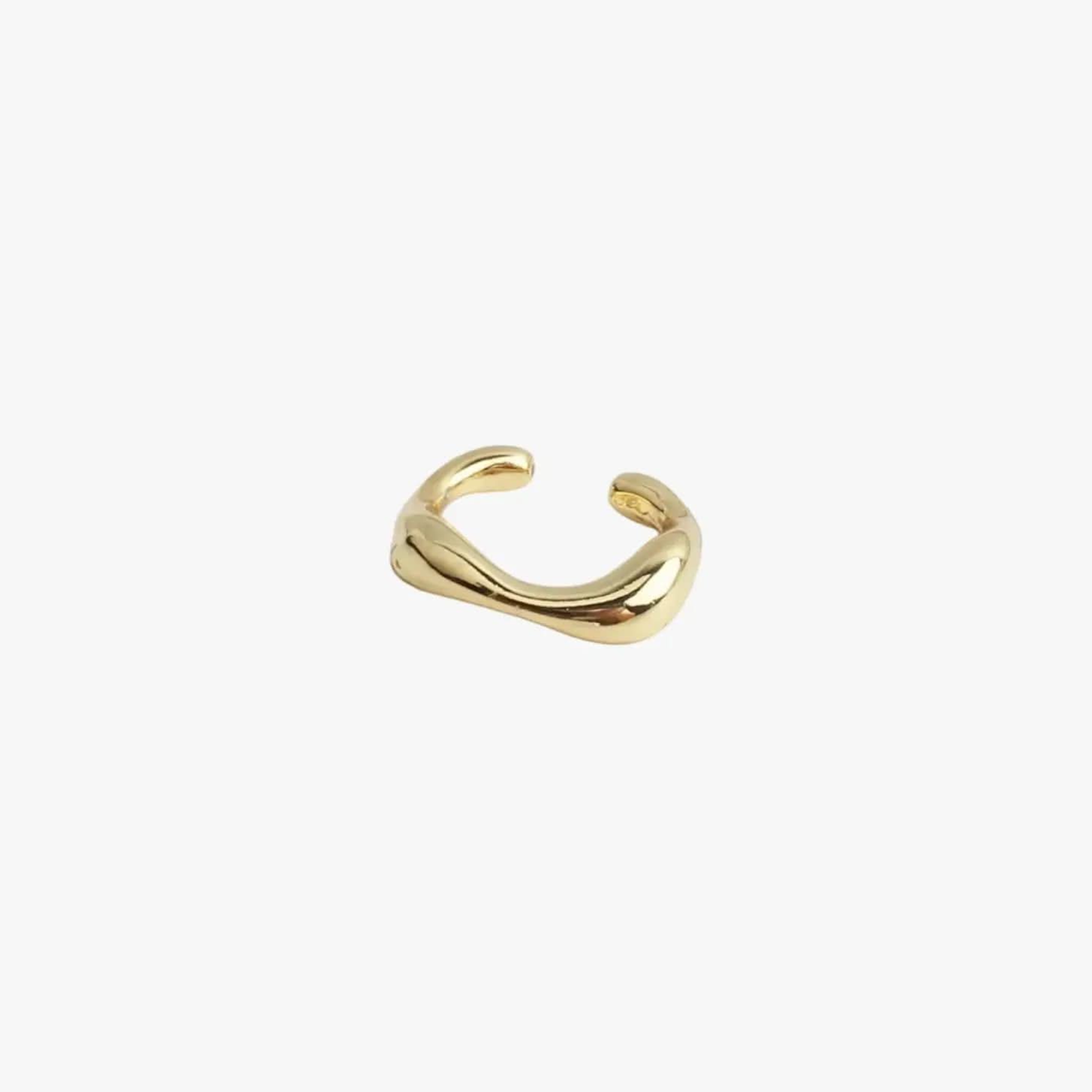 Adriana Earcuff