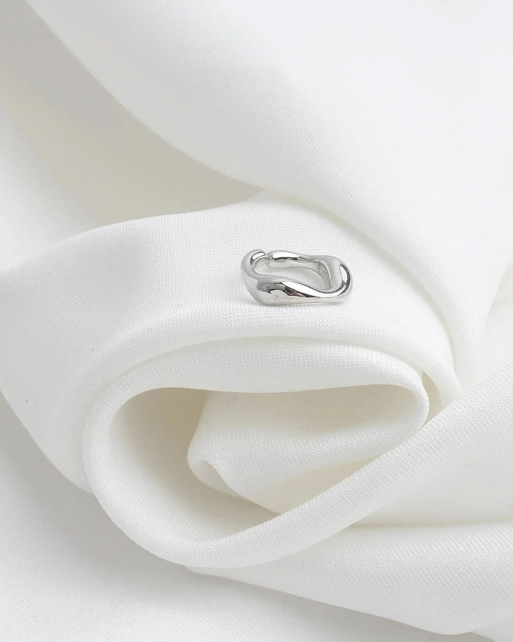 Adriana Earcuff