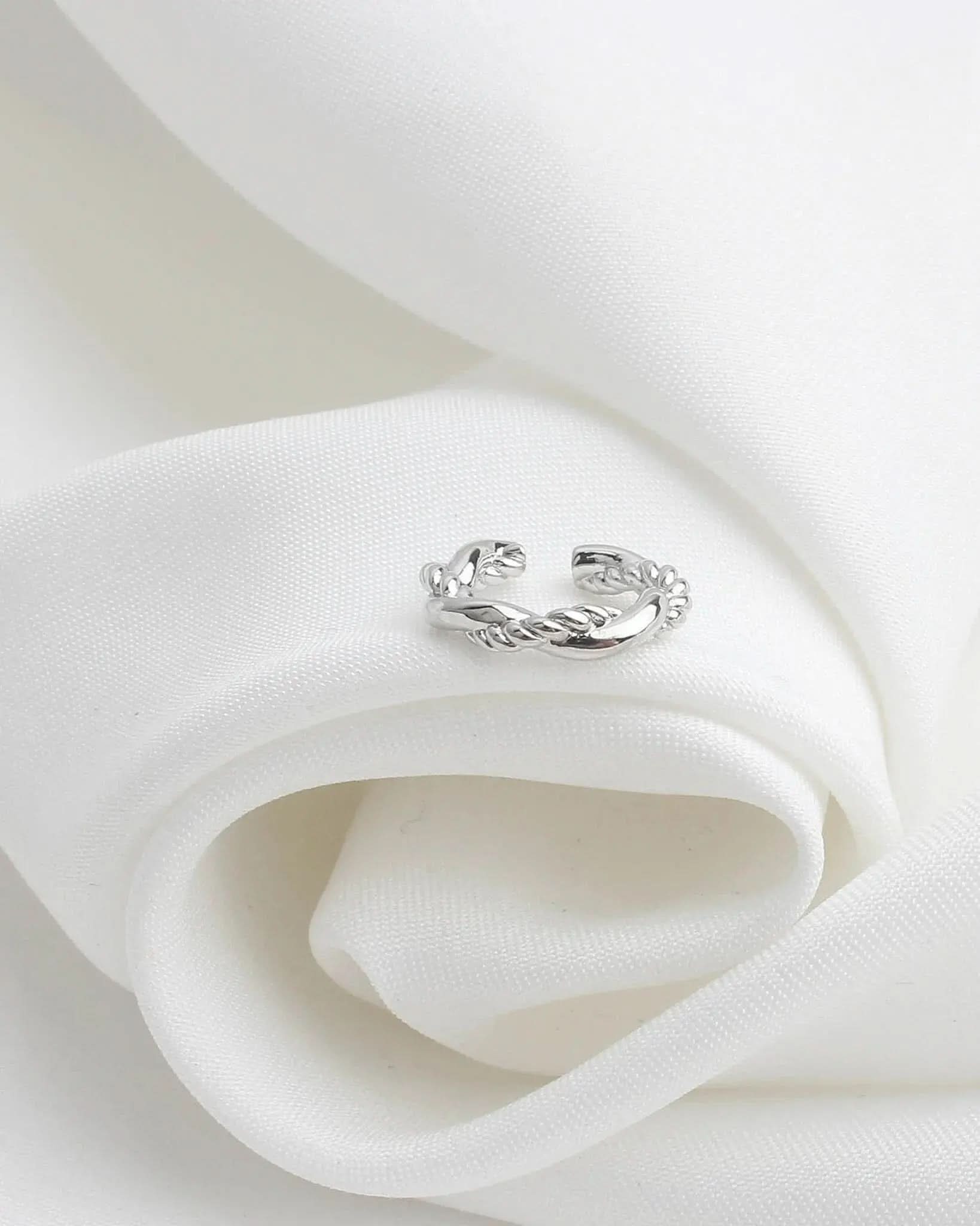 Aleida Earcuff