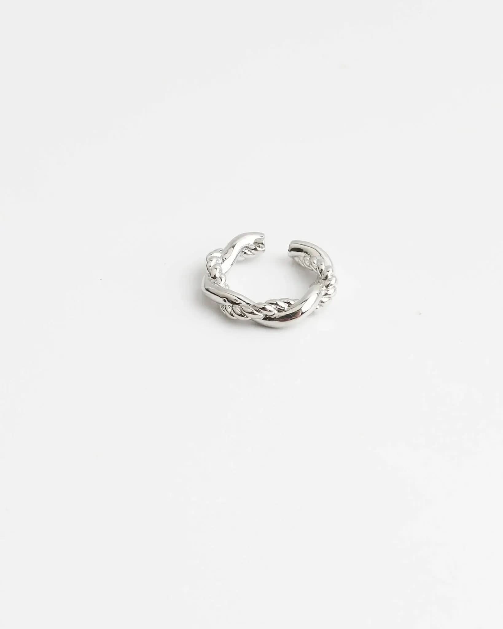 Aleida Earcuff